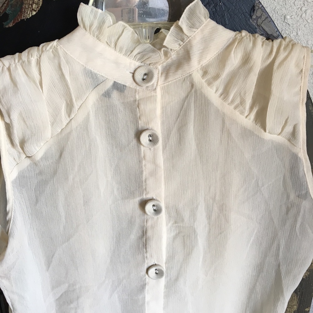 ❌SOLD❌Dressy sleeveless blouse - Picture 3 of 5